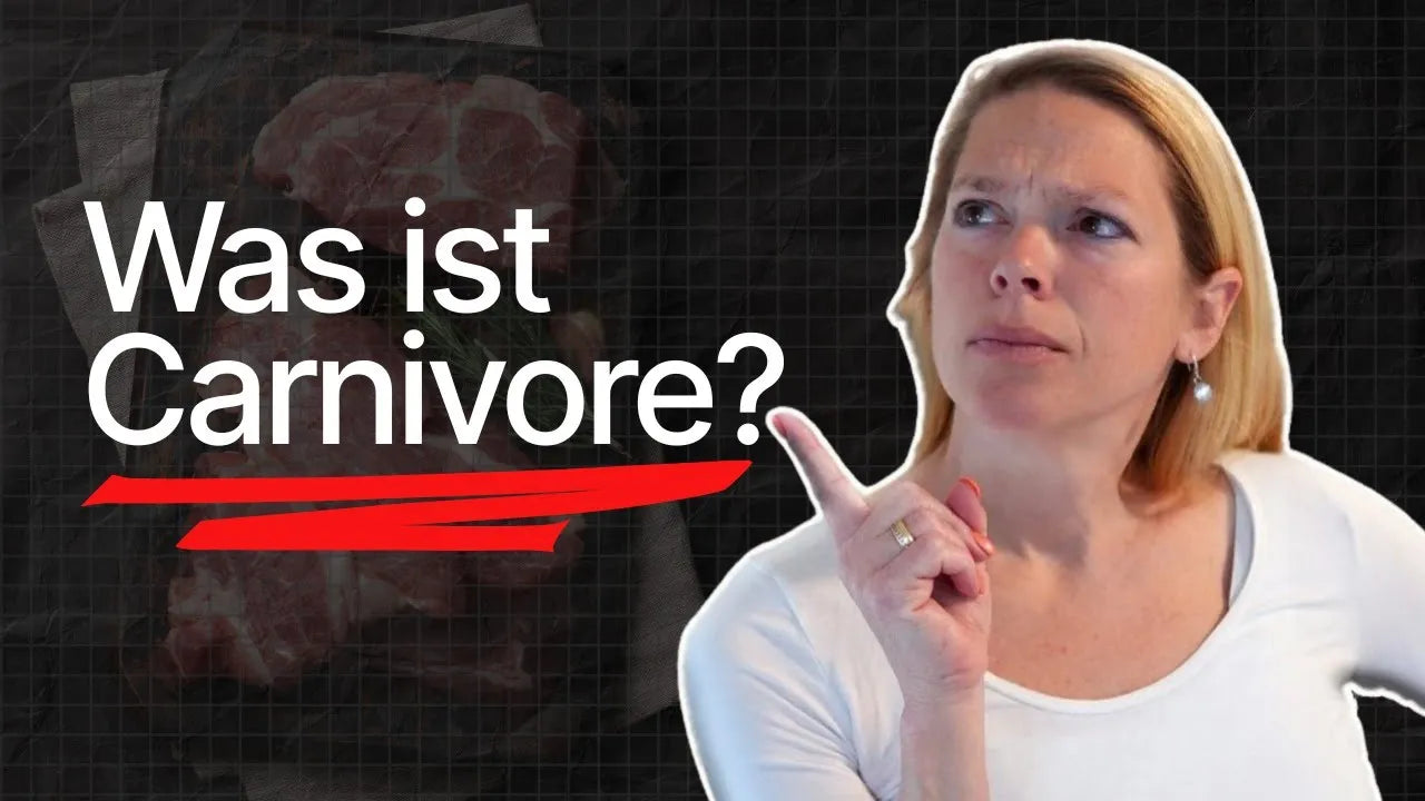 Andrea erhebt Zeigefinger, schaut fragend auf den Satz: Was ist Carnivore
